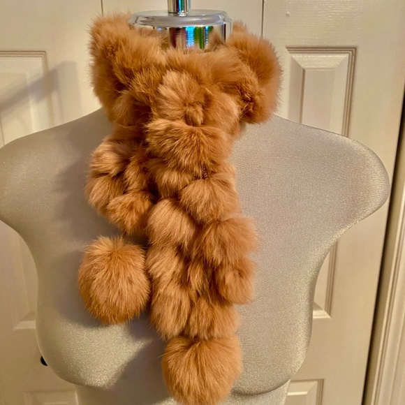Rabbit pompom fur scarf - Picture 2 of 7